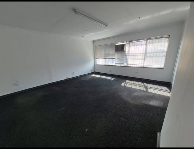 2,200M² WAREHOUSE TO LET IN DENVER